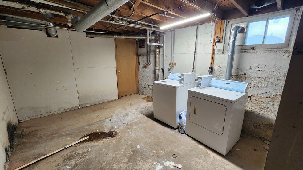 More Photos Of 1110 W Oakland Ave, Austin Apartments For Sale