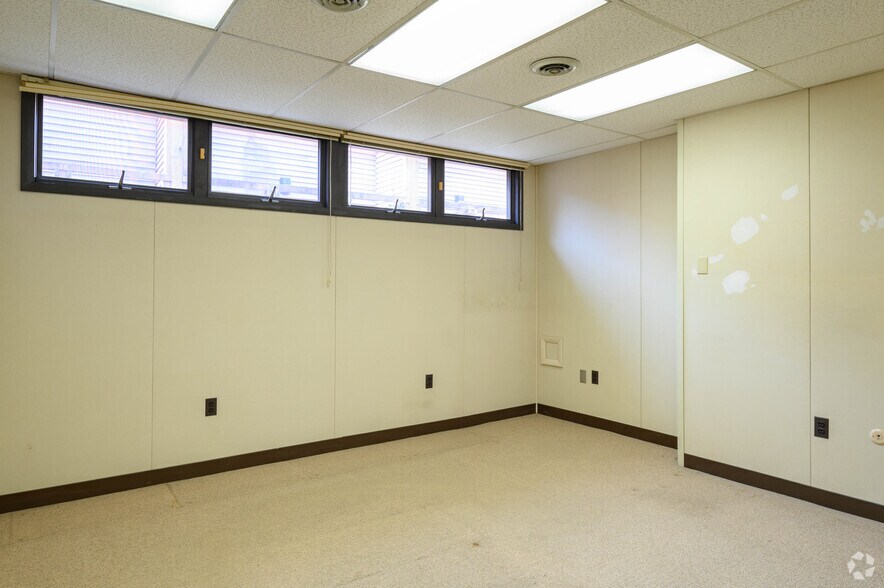 More Photos Of 231 Van Sciver Pky, Willingboro Medical For Sale