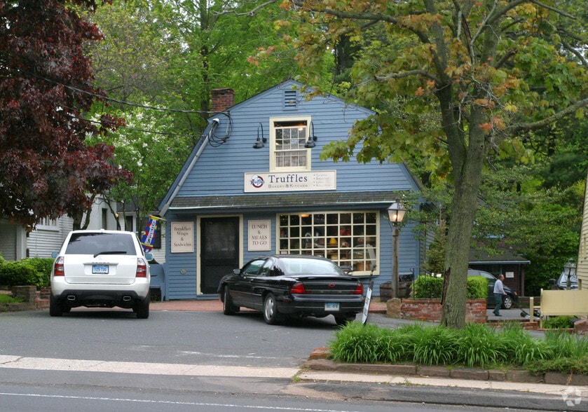 More Photos Of 1-3 Brick Walk Ln, Farmington Unknown For Lease