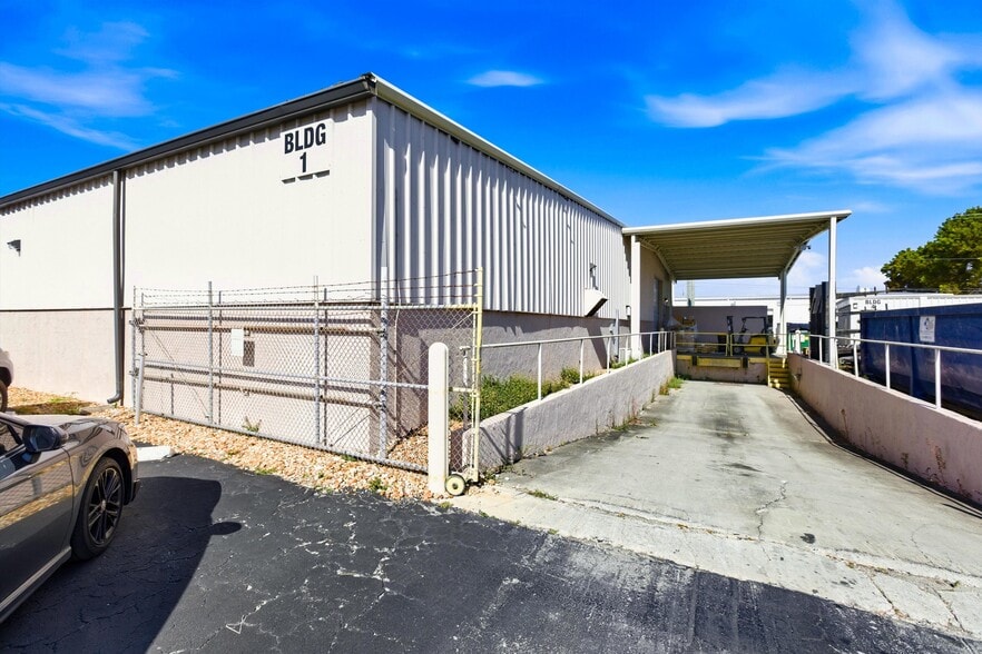 More Photos Of 3581 Mercantile Ave, Naples Manufacturing For Lease