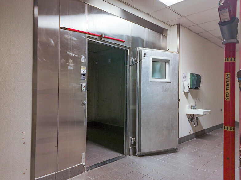 More Photos Of 601 W Lewis St, Conroe Flex For Sale