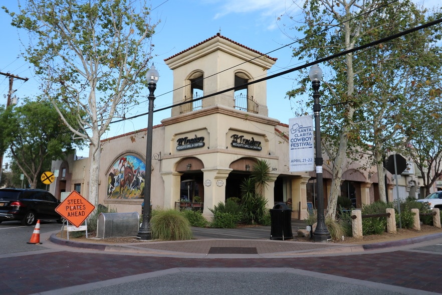 More Photos Of 24300 Main St, Newhall Restaurant For Sale