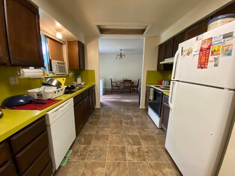 More Photos Of 1604 King St, Shelton Apartments For Sale