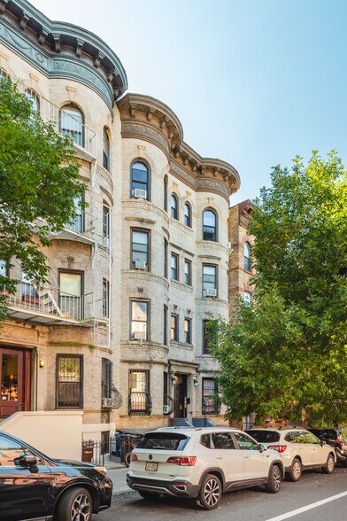 More Photos Of 14 Lincoln Pl, Brooklyn Apartments For Sale