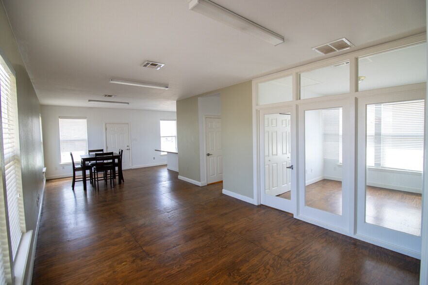 More Photos Of 2618 Bomar Ave, Dallas Land For Lease