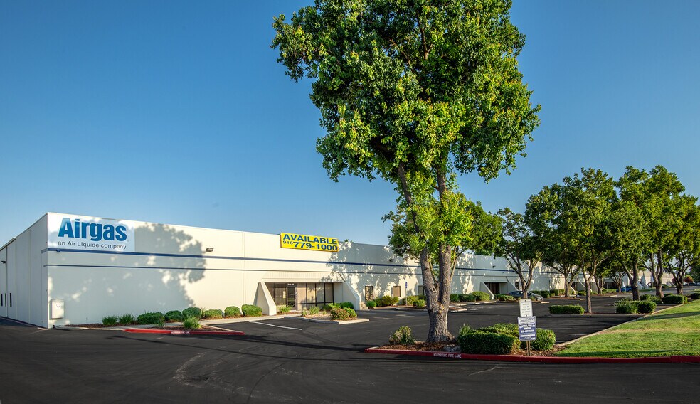 More Photos Of 6790 Florin Perkins Rd, Sacramento Light Distribution For Sale