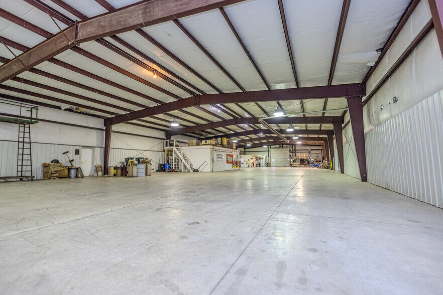 More Photos Of 2090 Idaho Dr, Pella Manufacturing For Sale
