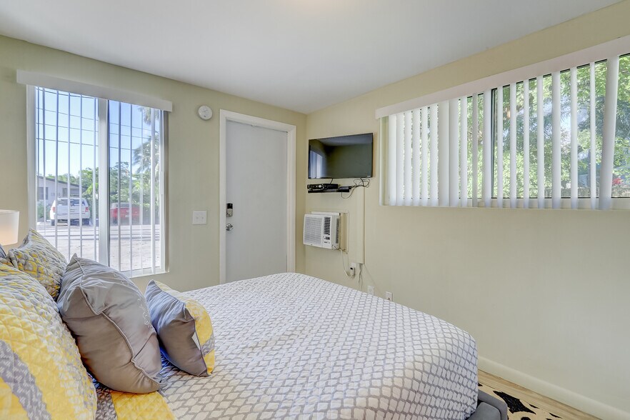 More Photos Of 1100 NE 18th Ct, Fort Lauderdale Apartments For Sale