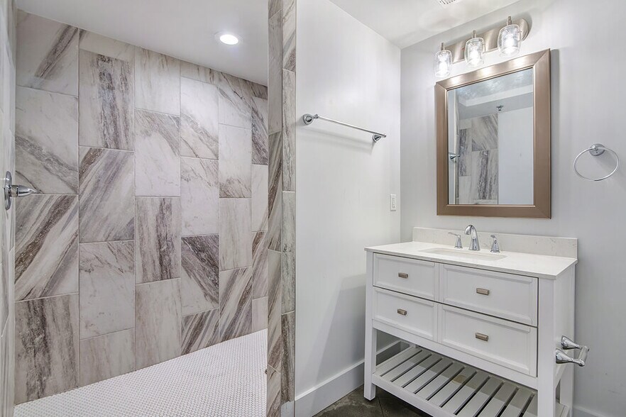 More Photos Of 404 Industrial St, Denton Apartments For Sale
