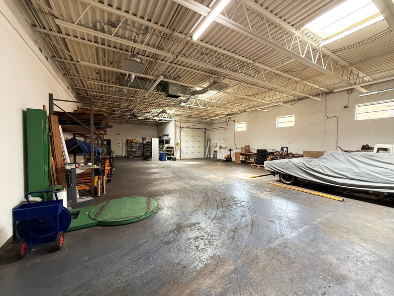 More Photos Of 353-355 Crossen Ave, Elk Grove Village Warehouse For Sale