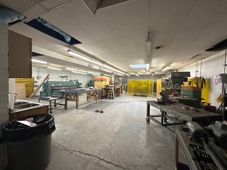 More Photos Of 1035-1037 Montgomery St S, Syracuse Light Manufacturing For Sale