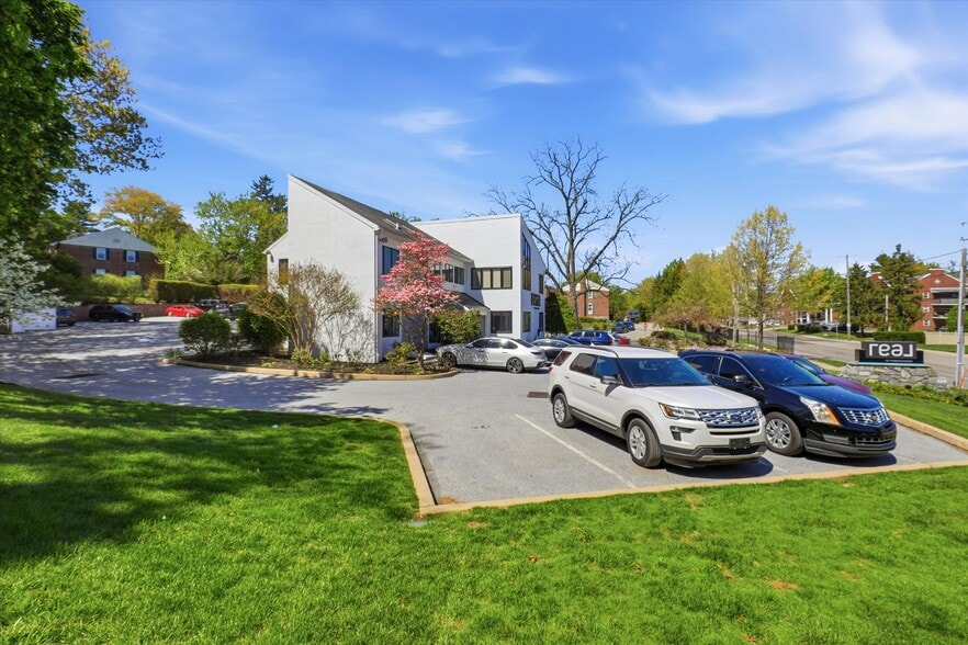 More Photos Of 528 E Lancaster Ave, Wayne Office For Lease
