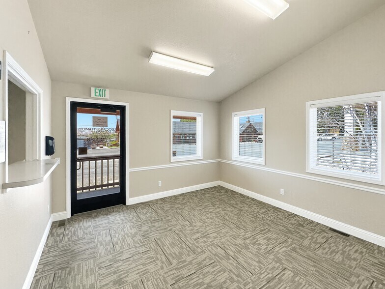 More Photos Of 640 Frogs Lndg, Hagerman Office For Sale
