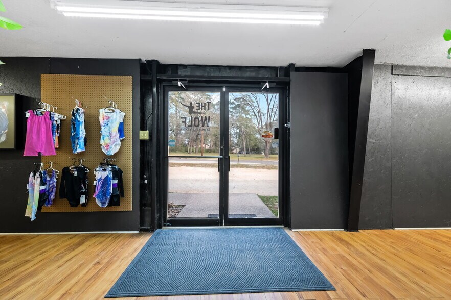 More Photos Of 115 N Willis Ave, Livingston Warehouse For Sale