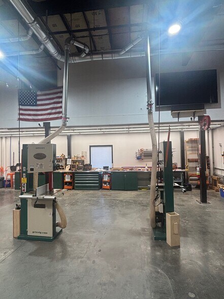 More Photos Of 3305-3311 Grande Vista Dr, Newbury Park Warehouse For Lease