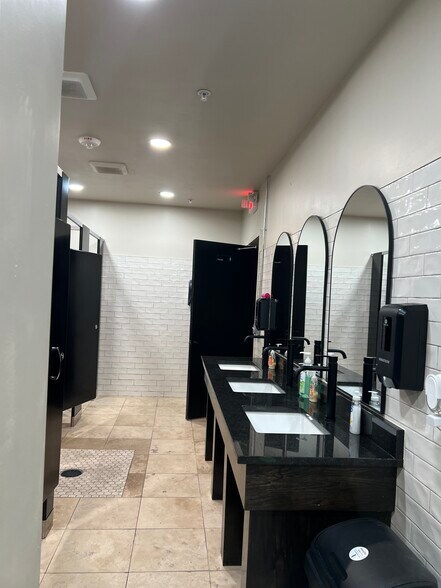 More Photos Of 1150 S Sheridan Rd, Tulsa Sports And Entertainment For Sale