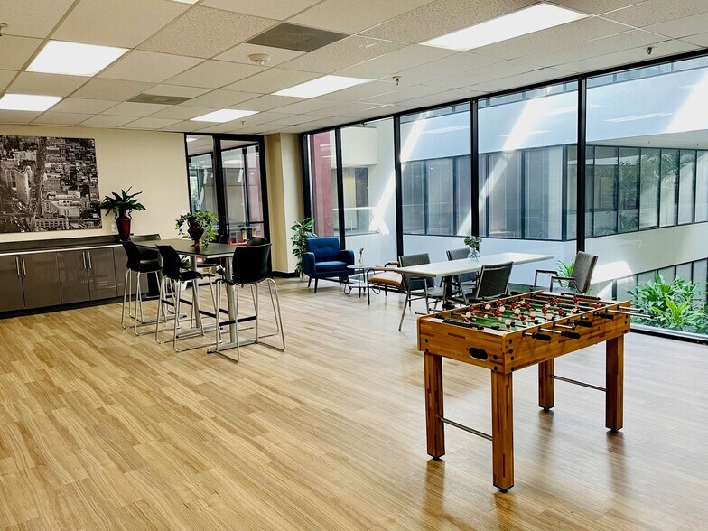 More Photos Of 222 Pennbright Dr, Houston Office For Lease