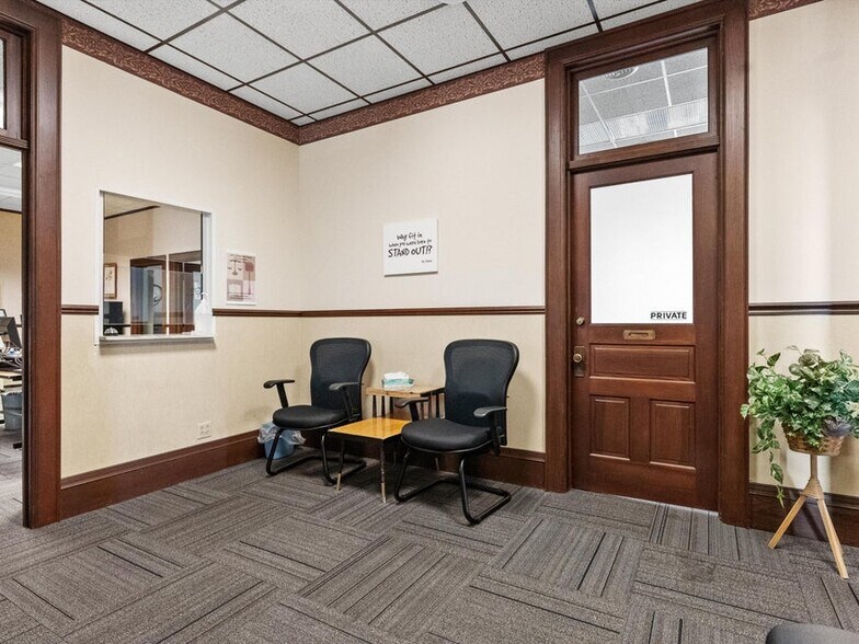 More Photos Of 921-931 8th St, Manitowoc Office For Sale