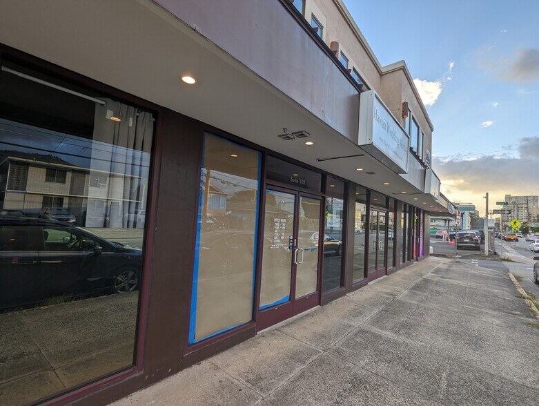 More Photos Of 2111 S Beretania St, Honolulu Storefront Retail Office For Lease