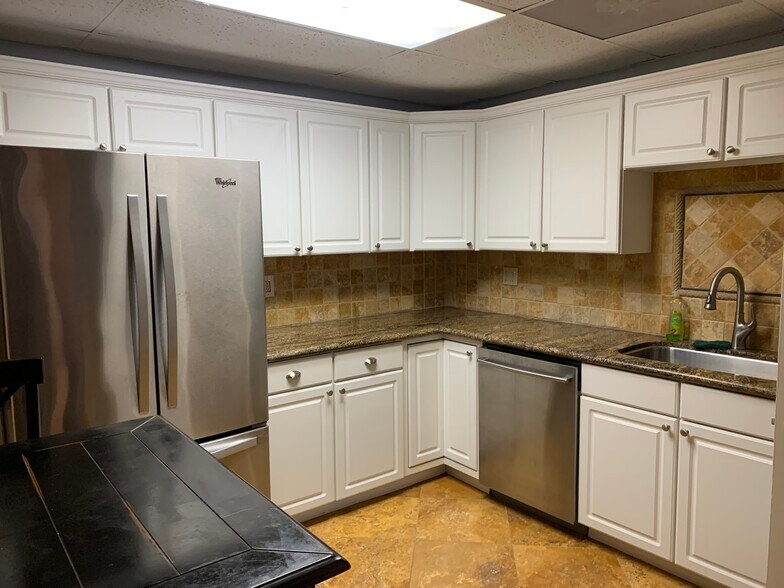 More Photos Of 14339 Torrey Chase Blvd, Houston Loft Creative Space For Lease