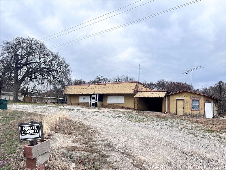 More Photos Of 5268 S Highway 377, Kingston Bar For Sale