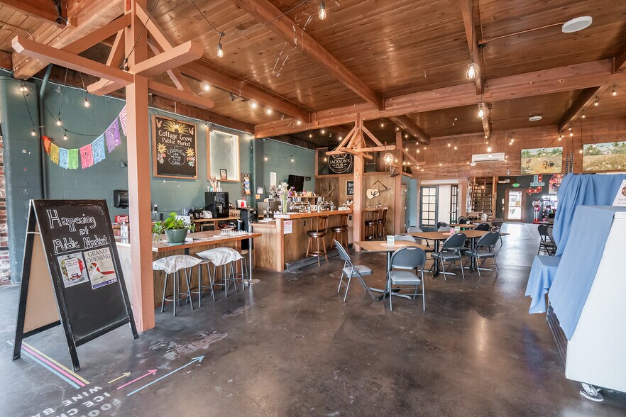 More Photos Of 926 E Main St, Cottage Grove Restaurant For Sale