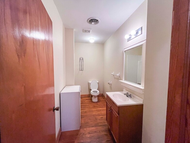 More Photos Of 1001 E Lynchburg Salem Tpke, Bedford Office For Sale