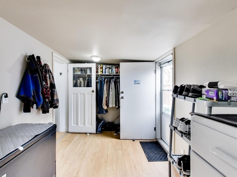 More Photos Of 44 Francis St, Hamilton Flex For Sale