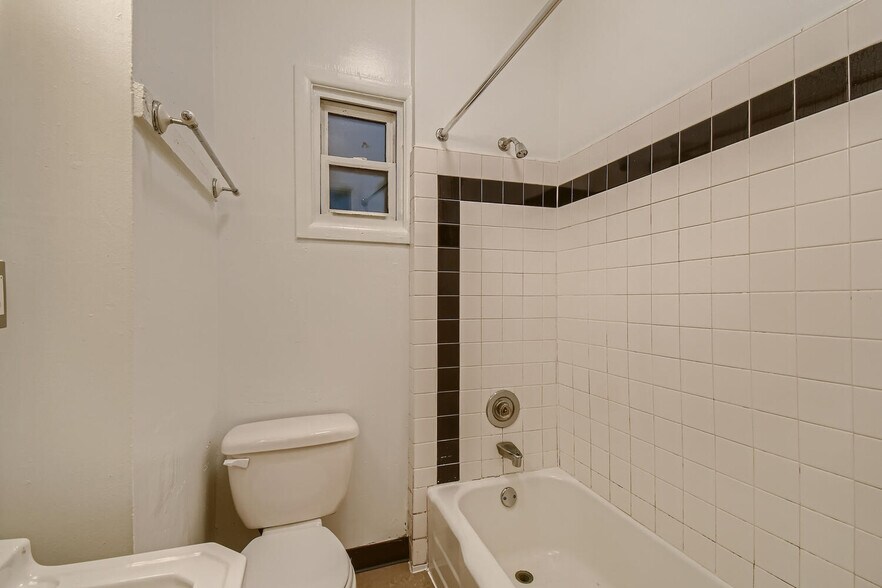 More Photos Of 1951-1967 NW Burnside St, Portland Apartments For Sale