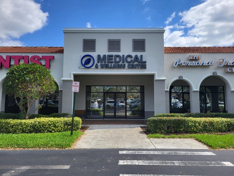 More Photos Of 1575 Pine Ridge Rd, Naples General Retail For Sale