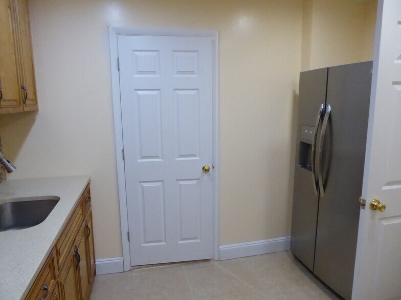 More Photos Of 122 Forest Ave, Glen Cove Freestanding For Lease