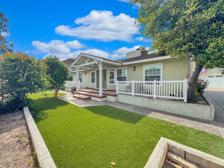 More Photos Of 7736 Sugar Dr, Huntington Beach Apartments For Sale
