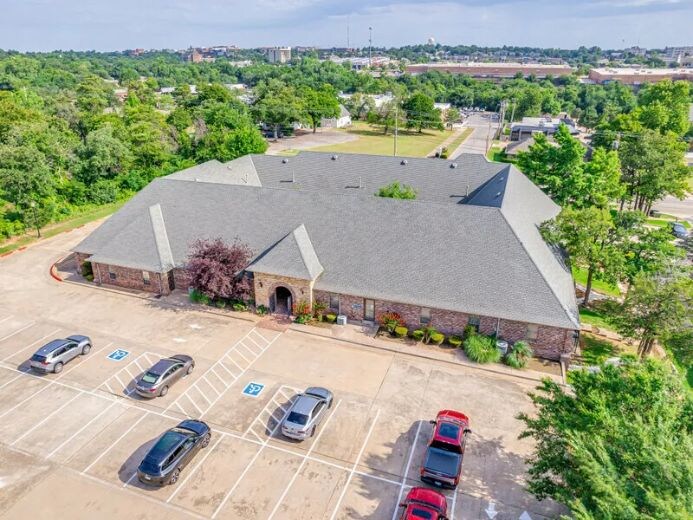 More Photos Of 1218 E 9th St, Edmond Medical For Lease