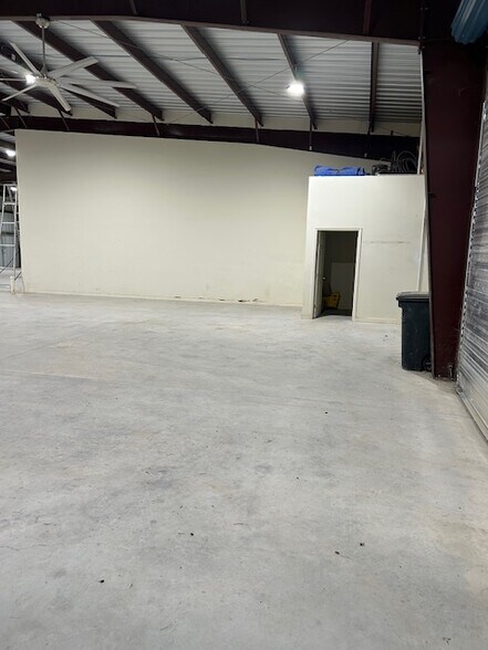 More Photos Of 8503 Lava Hill Rd, Austin Warehouse For Lease