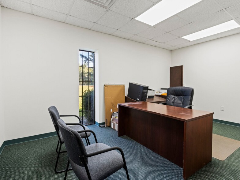 More Photos Of 673 Sandy Springs Rd, Piedmont Warehouse For Lease