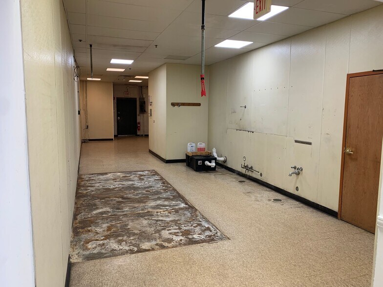 More Photos Of 546-584 S Randall Rd, Saint Charles Unknown For Lease