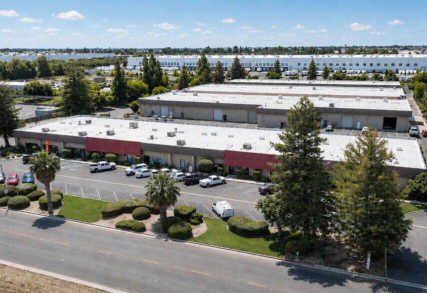 Primary Photo Of 105 W Dakota Ave, Clovis Unknown For Lease