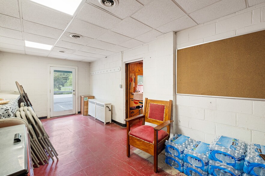 More Photos Of 2913 Creek Rd, Yorklyn Specialty For Sale