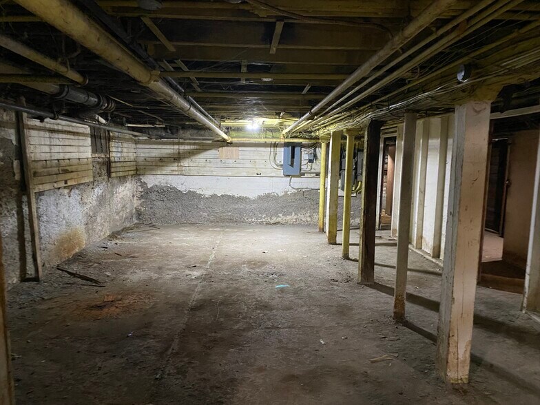 More Photos Of 38 S Main Ave, Albany Multifamily For Sale