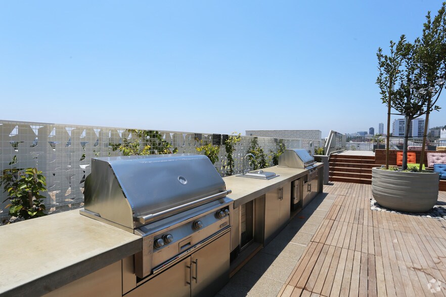 More Photos Of 8350-8358 Santa Monica Blvd, West Hollywood Apartments For Lease