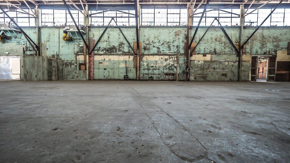 More Photos Of 6000 Avalon Blvd, Los Angeles Warehouse For Lease