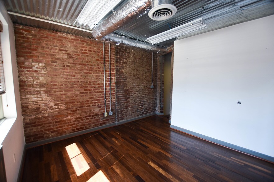 More Photos Of 1210 18th St NW, Washington Office For Lease