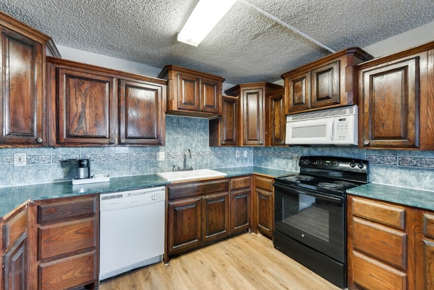 More Photos Of 3023 E Hwy 80, Odessa Hotel For Sale