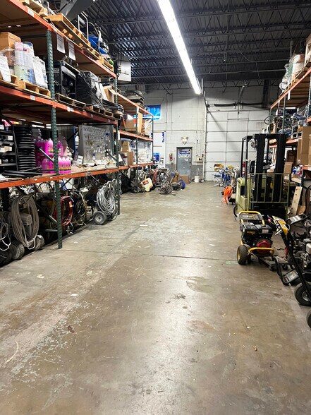 More Photos Of 1301 Brummel Dr, Elk Grove Village Warehouse For Sale