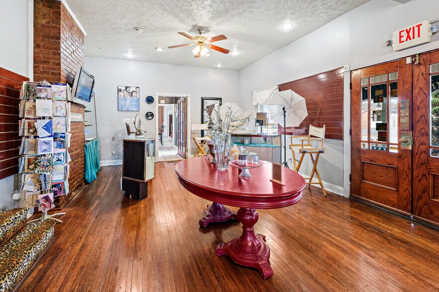 More Photos Of 2048 Winchester Ave, Ashland General Retail For Sale