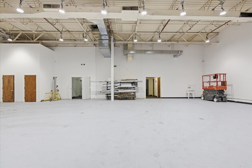 More Photos Of 3309-3311 Hubbard Rd, Hyattsville Industrial For Lease