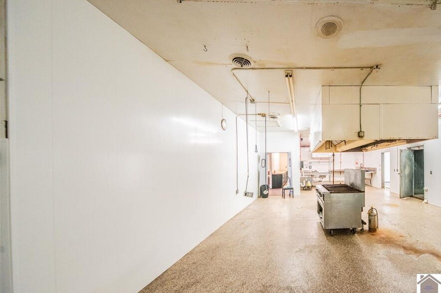 More Photos Of 7052 Benton Rd, Paducah Restaurant For Sale