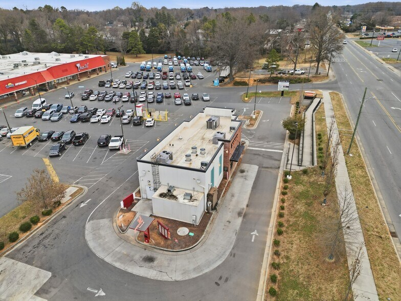More Photos Of 6107 The Plaza, Charlotte Freestanding For Lease