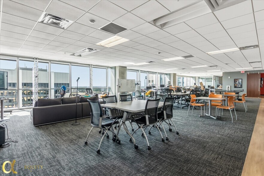 More Photos Of 189 S Orange Ave, Orlando Office Residential For Sale