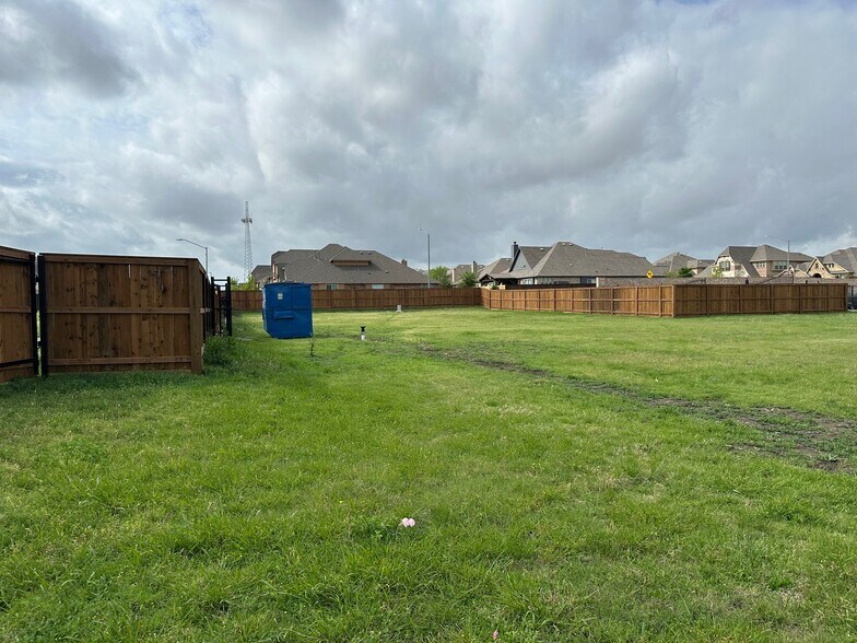 More Photos Of 3553 Loddick Ln, Fort Worth Warehouse For Lease